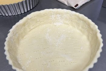 名古屋のベーグル専門店コナモーレが研究を重ねる、自家製キッシュのサクサクパイ生地